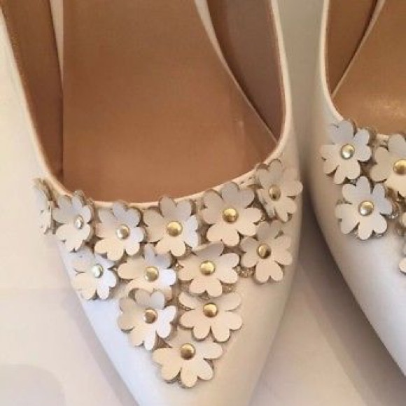 LC LAUREN CONRAD Pumps White Floral Accent Heels - Picture 3 of 4